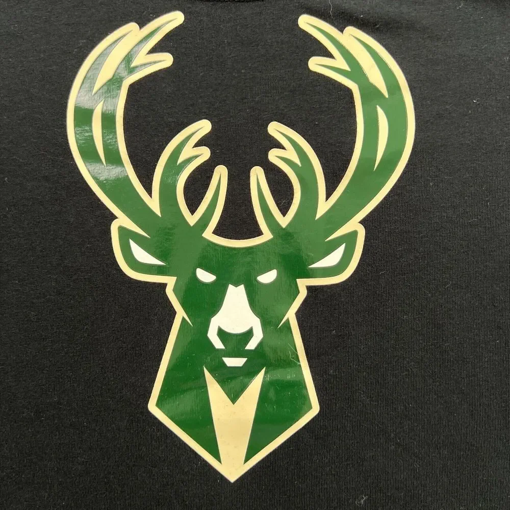 The Nike Tee Athletic Cut Dri-Fit Shirt‎ Mens Large Milwaukee Bucks Long Sleeve